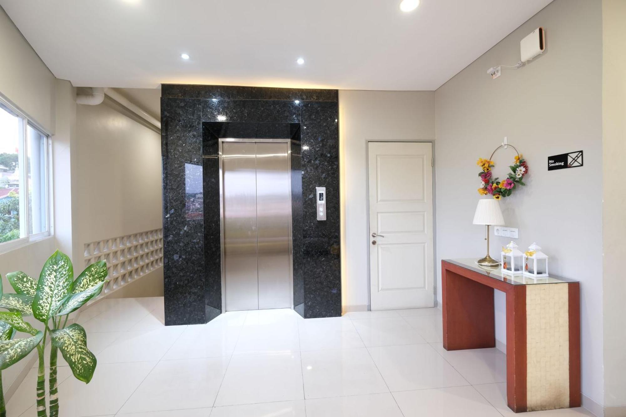 S101 Hotels Semarang Luaran gambar